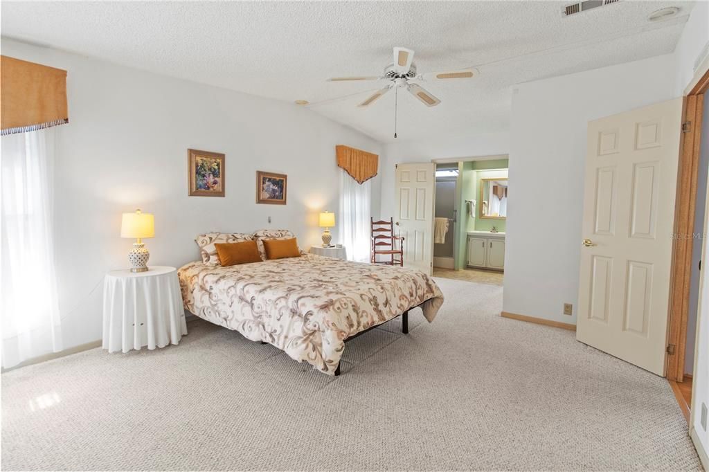 For Sale: $219,999 (2 beds, 2 baths, 1606 Square Feet)