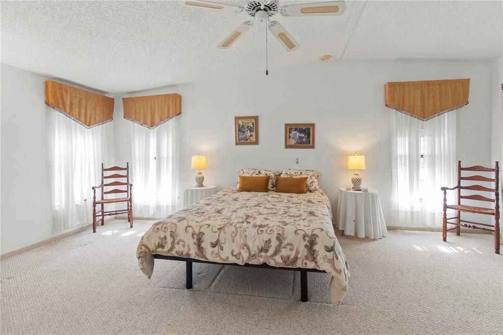 For Sale: $219,999 (2 beds, 2 baths, 1606 Square Feet)