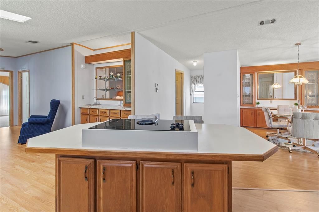 For Sale: $219,999 (2 beds, 2 baths, 1606 Square Feet)