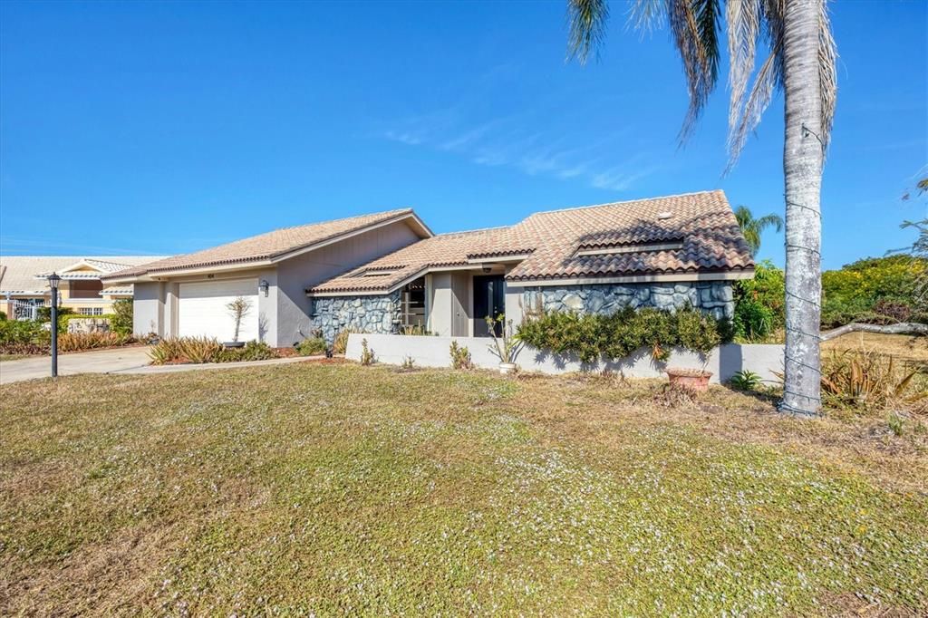 For Sale: $440,000 (3 beds, 2 baths, 1702 Square Feet)