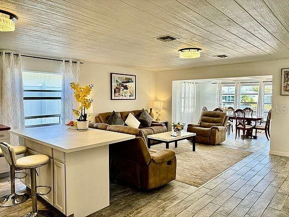 En Venta: $285,000 (2 camas, 1 baños, 1356 Pies cuadrados)