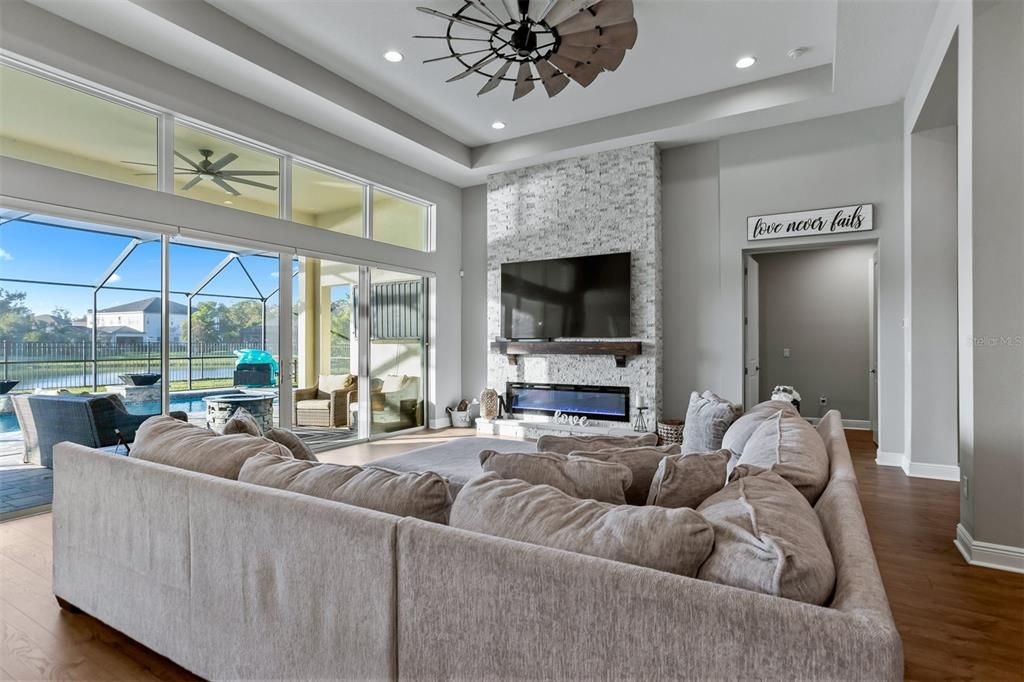 На продажу: $1,395,000 (5 спален, 4 ванн, 4490 Квадратных фут)