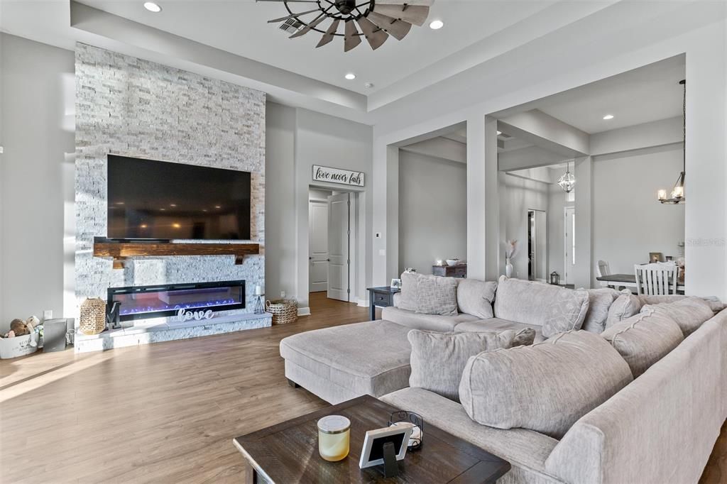 На продажу: $1,395,000 (5 спален, 4 ванн, 4490 Квадратных фут)