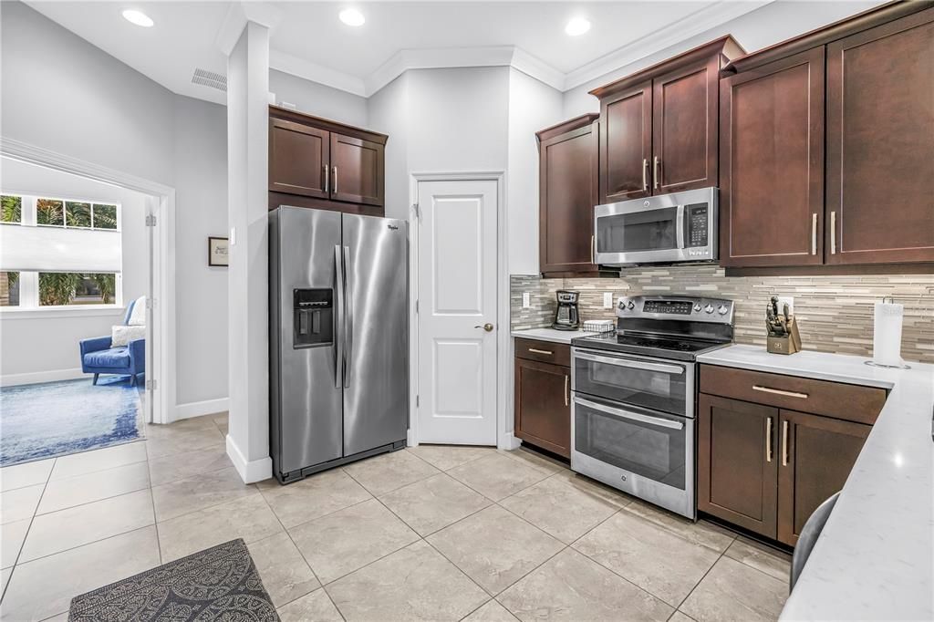 На продажу: $599,900 (3 спален, 2 ванн, 1920 Квадратных фут)