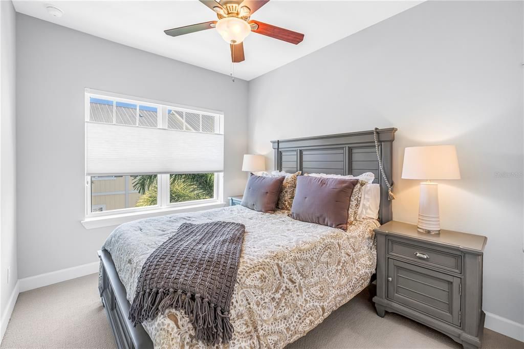 На продажу: $599,900 (3 спален, 2 ванн, 1920 Квадратных фут)