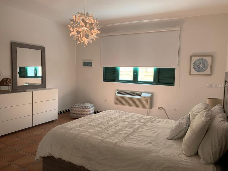 待售: $785,000 (4 贝兹, 4 浴室, 2303 平方英尺)