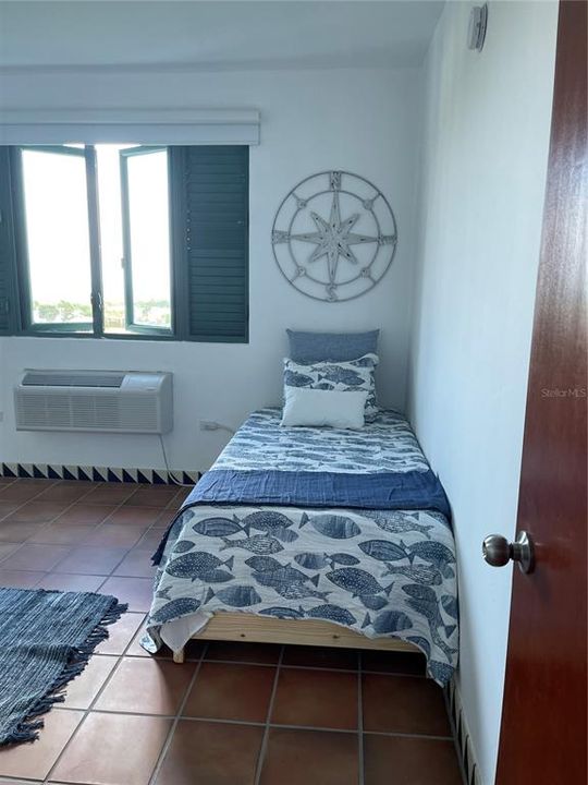 待售: $785,000 (4 贝兹, 4 浴室, 2303 平方英尺)