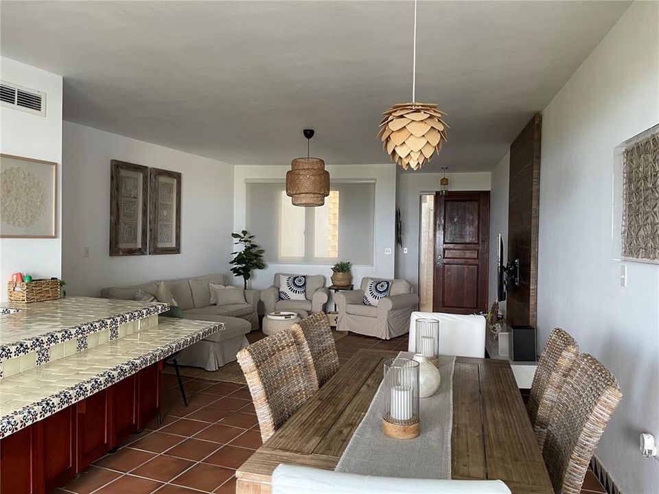 待售: $785,000 (4 贝兹, 4 浴室, 2303 平方英尺)