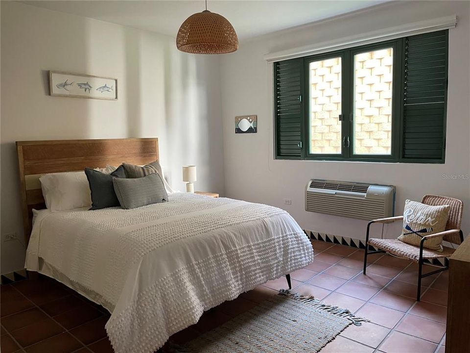 待售: $785,000 (4 贝兹, 4 浴室, 2303 平方英尺)