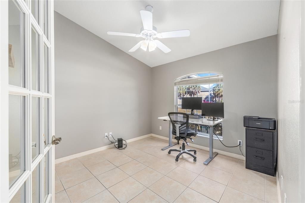 На продажу: $389,900 (3 спален, 2 ванн, 2016 Квадратных фут)