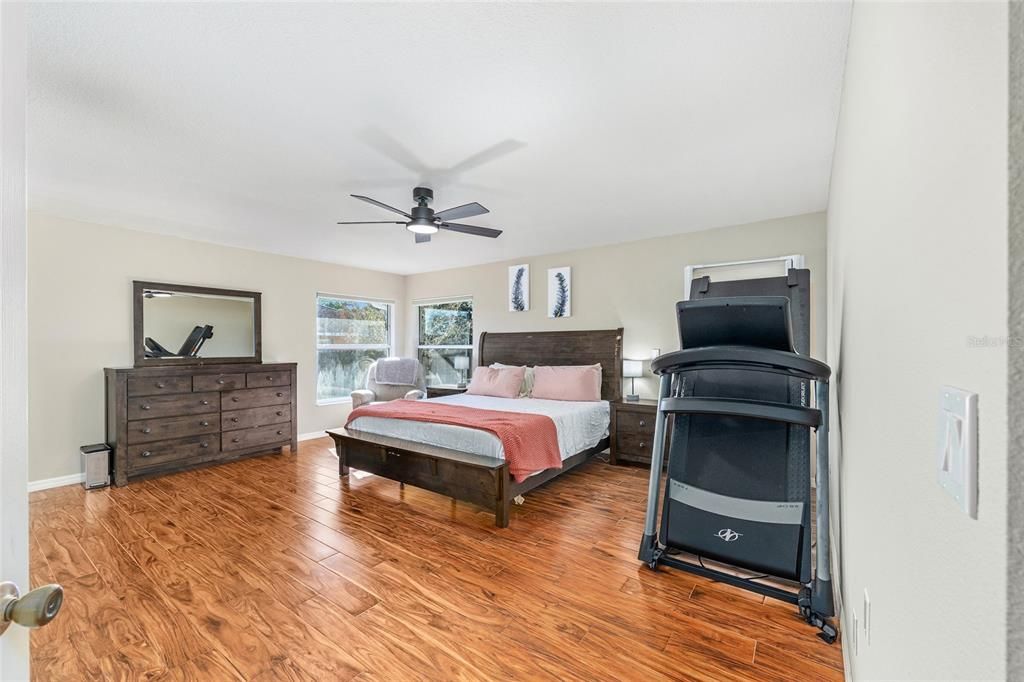 На продажу: $389,900 (3 спален, 2 ванн, 2016 Квадратных фут)