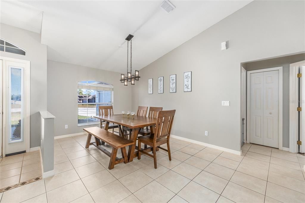 На продажу: $389,900 (3 спален, 2 ванн, 2016 Квадратных фут)