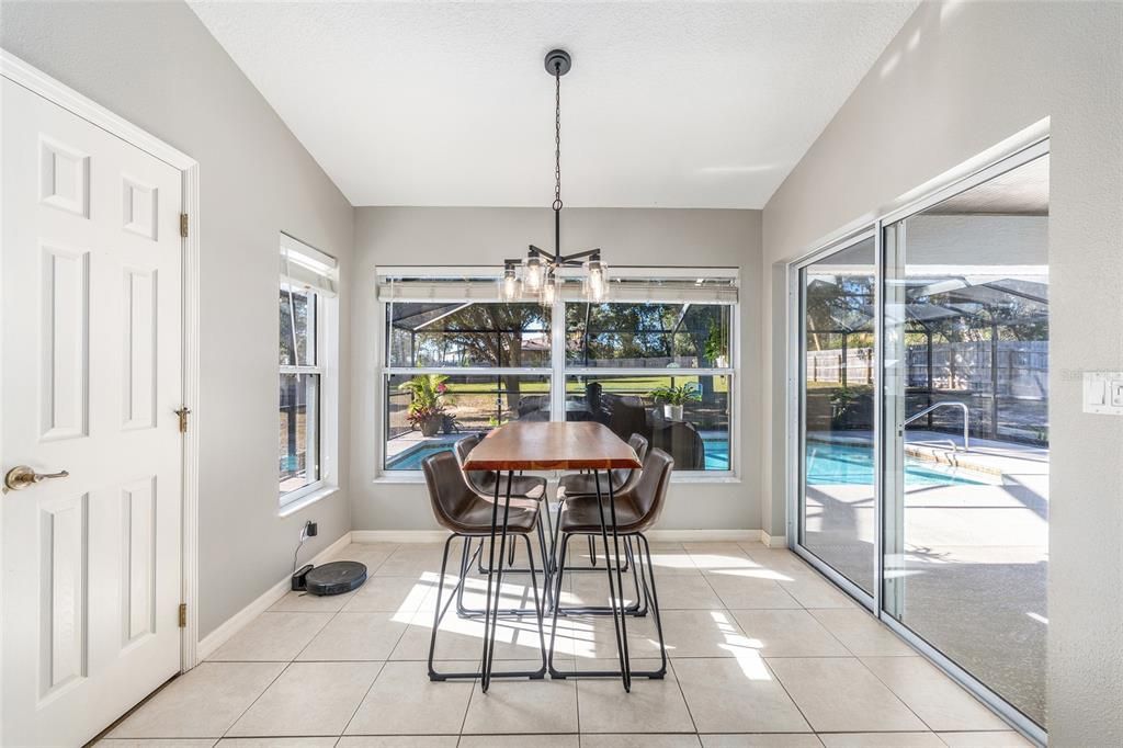 На продажу: $389,900 (3 спален, 2 ванн, 2016 Квадратных фут)