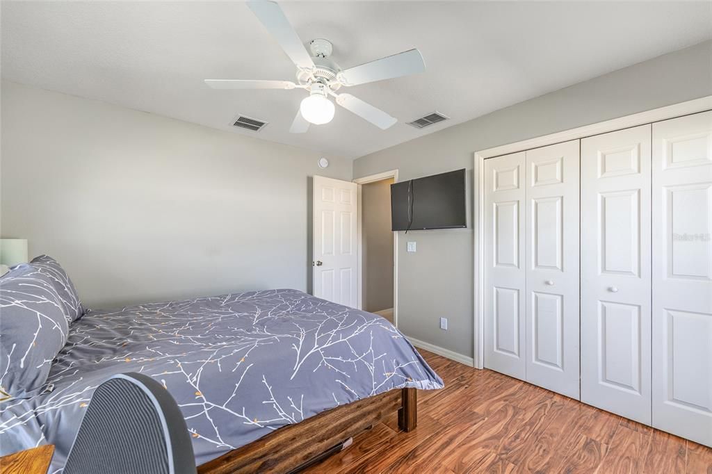 На продажу: $389,900 (3 спален, 2 ванн, 2016 Квадратных фут)