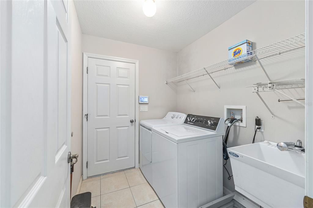 На продажу: $389,900 (3 спален, 2 ванн, 2016 Квадратных фут)