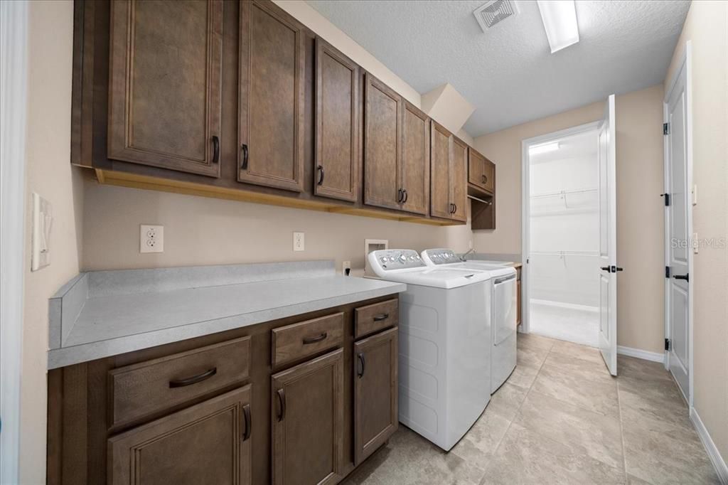 En Venta: $385,000 (2 camas, 2 baños, 1938 Pies cuadrados)