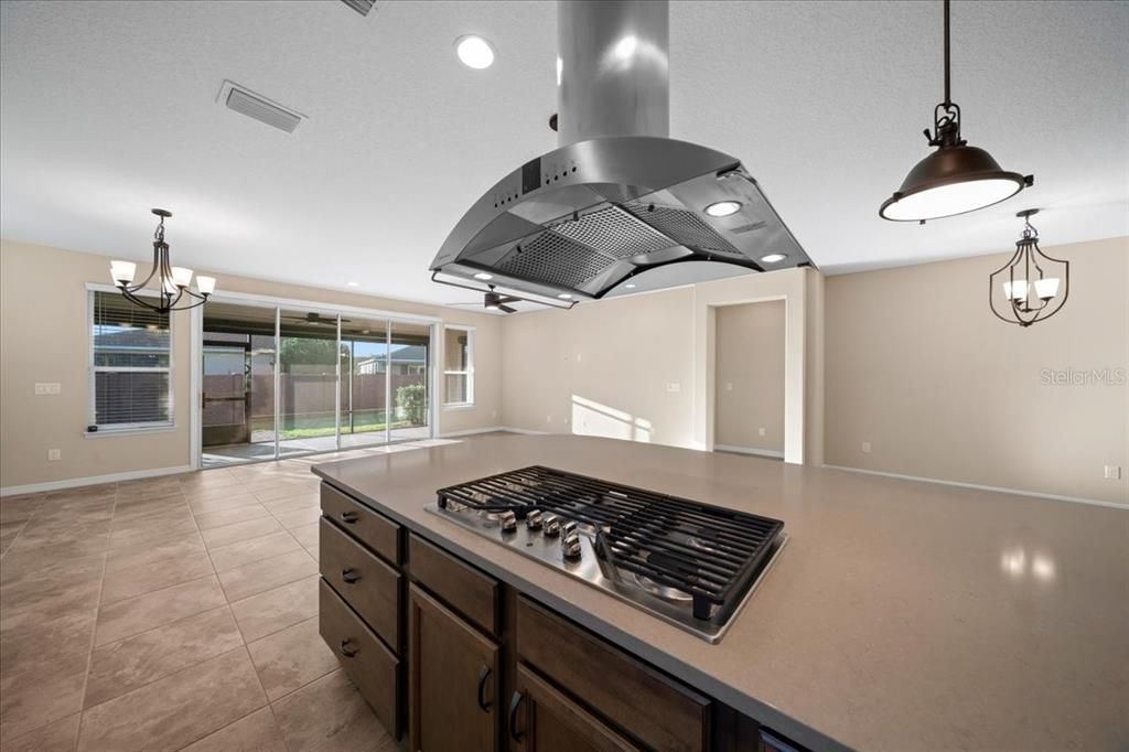 En Venta: $385,000 (2 camas, 2 baños, 1938 Pies cuadrados)