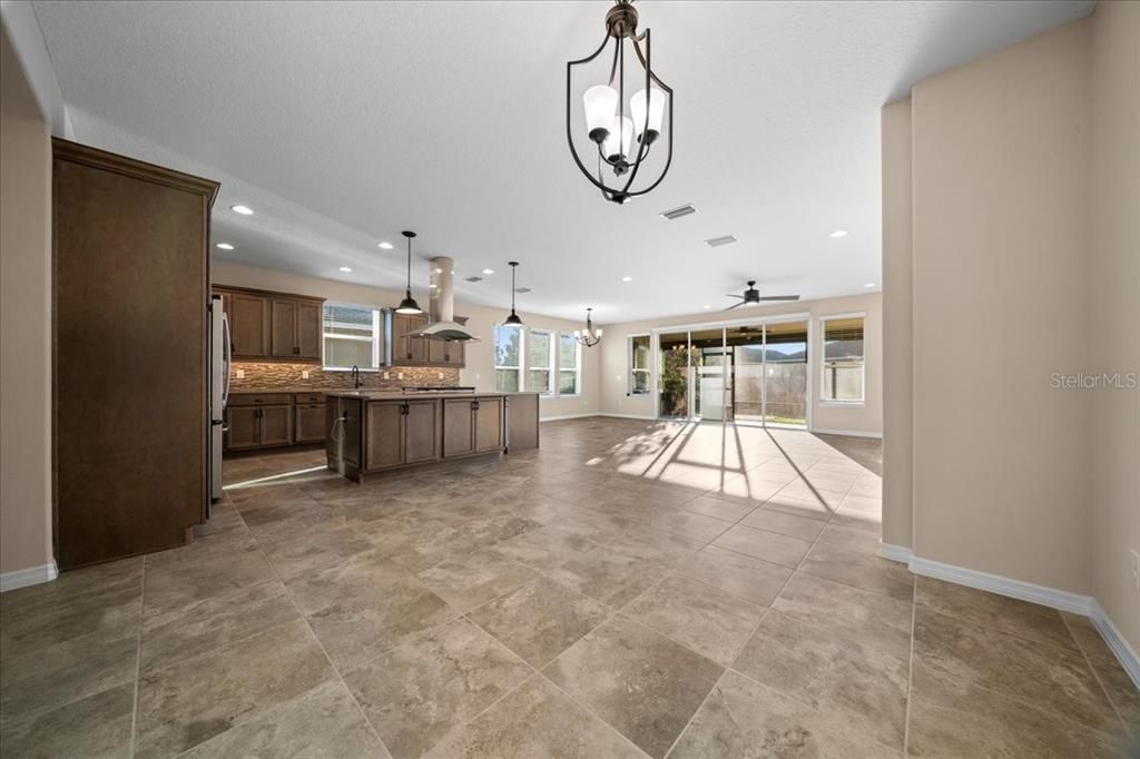 En Venta: $385,000 (2 camas, 2 baños, 1938 Pies cuadrados)