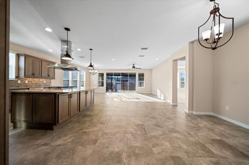 En Venta: $385,000 (2 camas, 2 baños, 1938 Pies cuadrados)