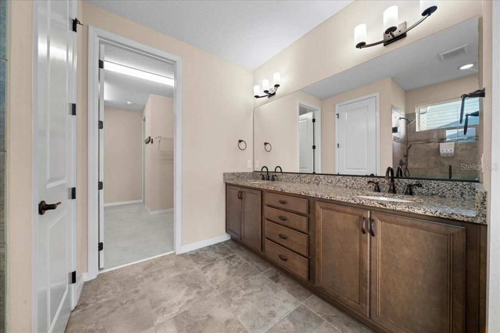 En Venta: $385,000 (2 camas, 2 baños, 1938 Pies cuadrados)