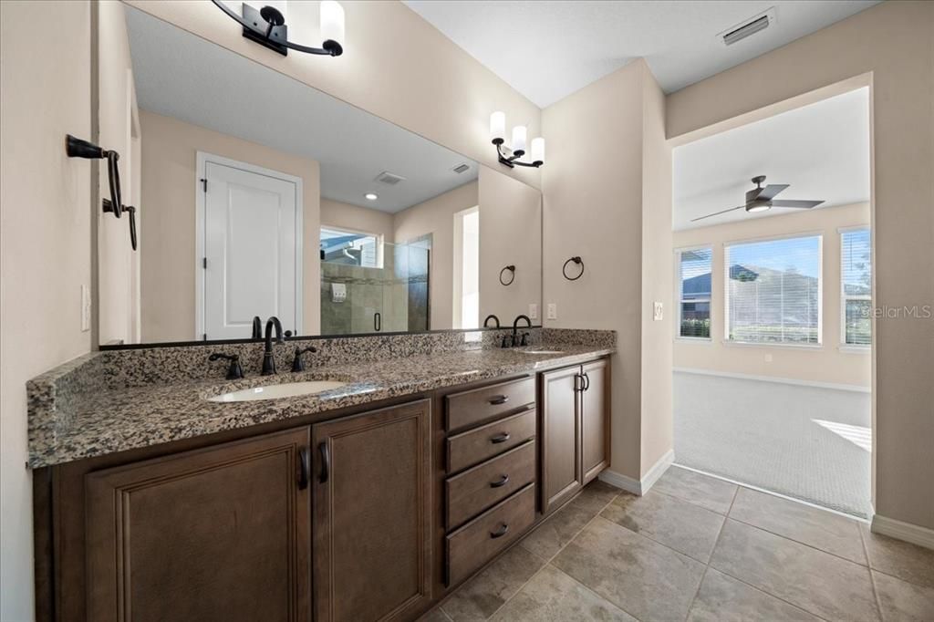 En Venta: $385,000 (2 camas, 2 baños, 1938 Pies cuadrados)