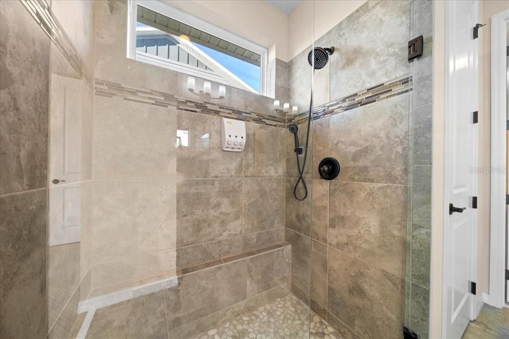 En Venta: $385,000 (2 camas, 2 baños, 1938 Pies cuadrados)