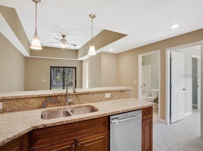 出租: $1,700 (3 贝兹, 2 浴室, 1200 平方英尺)