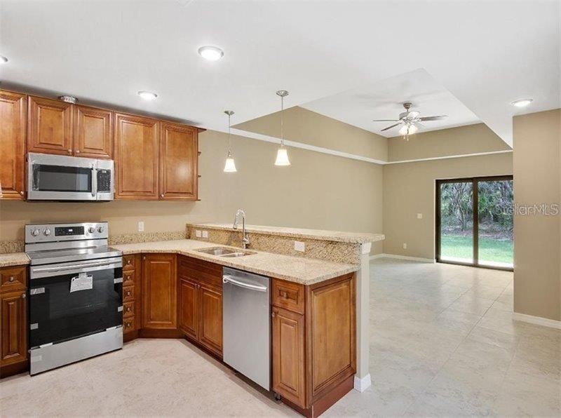 出租: $1,700 (3 贝兹, 2 浴室, 1200 平方英尺)