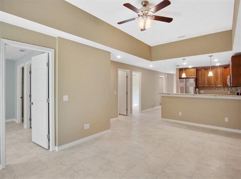 出租: $1,700 (3 贝兹, 2 浴室, 1200 平方英尺)