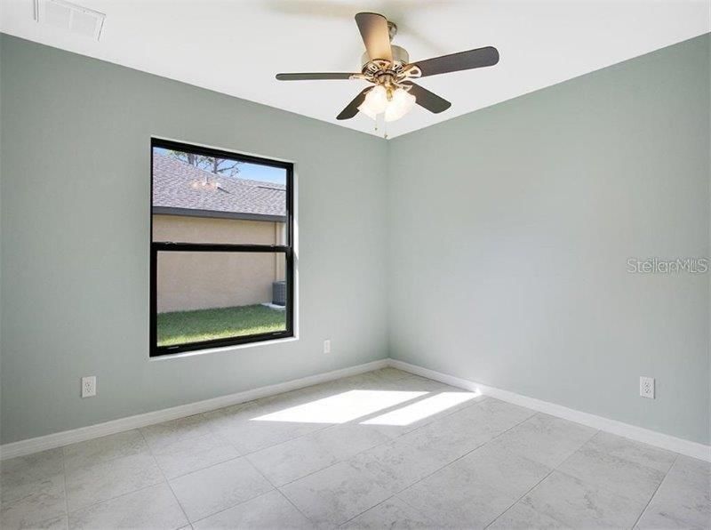 出租: $1,700 (3 贝兹, 2 浴室, 1200 平方英尺)