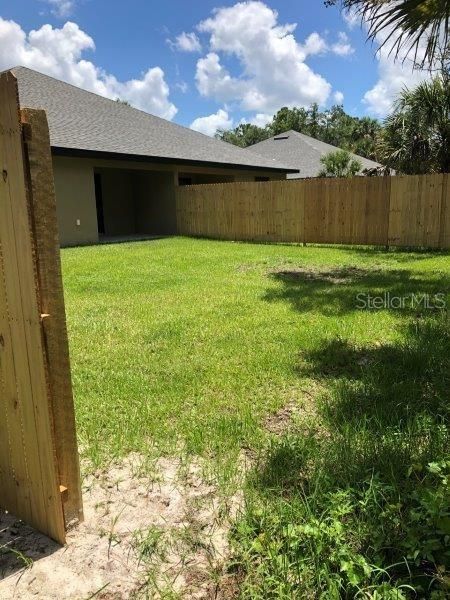 出租: $1,700 (3 贝兹, 2 浴室, 1200 平方英尺)