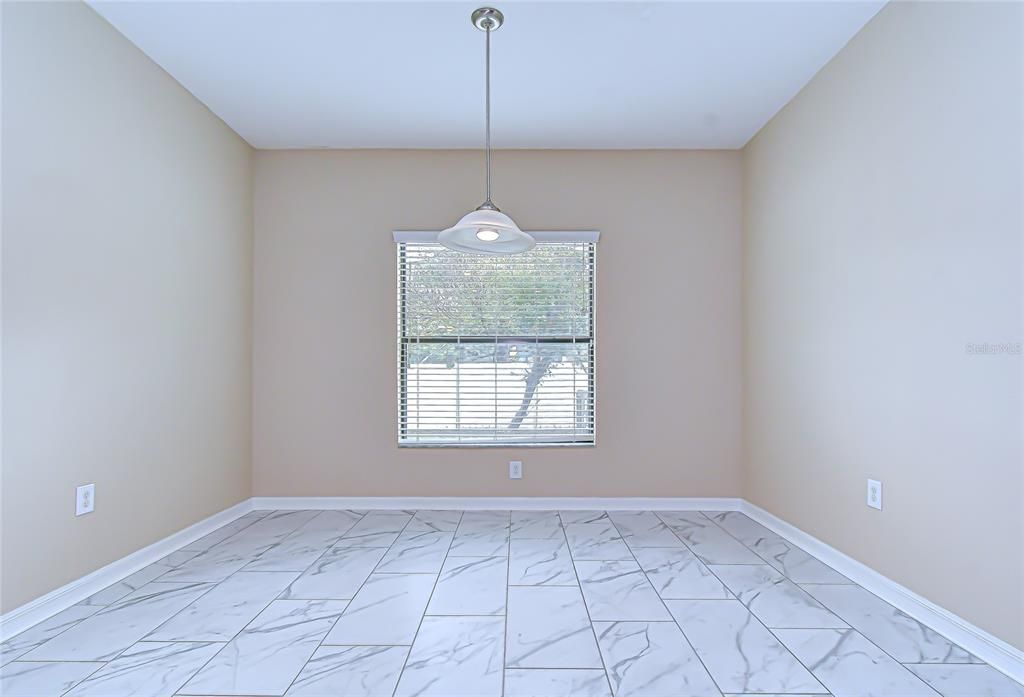 En Venta: $430,000 (4 camas, 2 baños, 2109 Pies cuadrados)