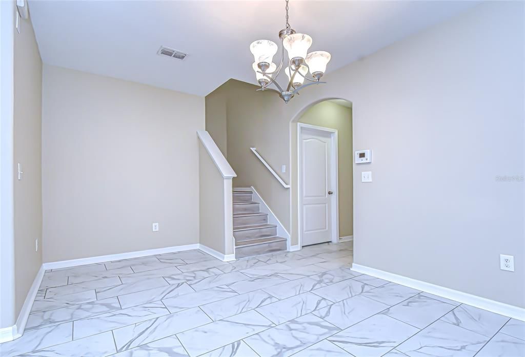 En Venta: $430,000 (4 camas, 2 baños, 2109 Pies cuadrados)