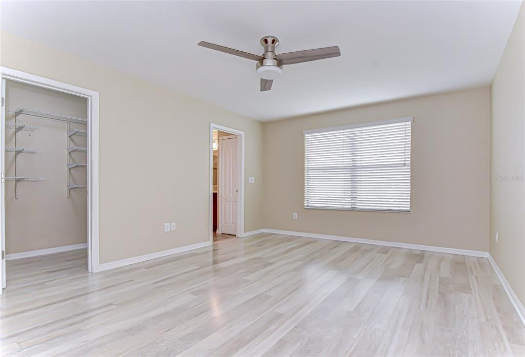 En Venta: $430,000 (4 camas, 2 baños, 2109 Pies cuadrados)