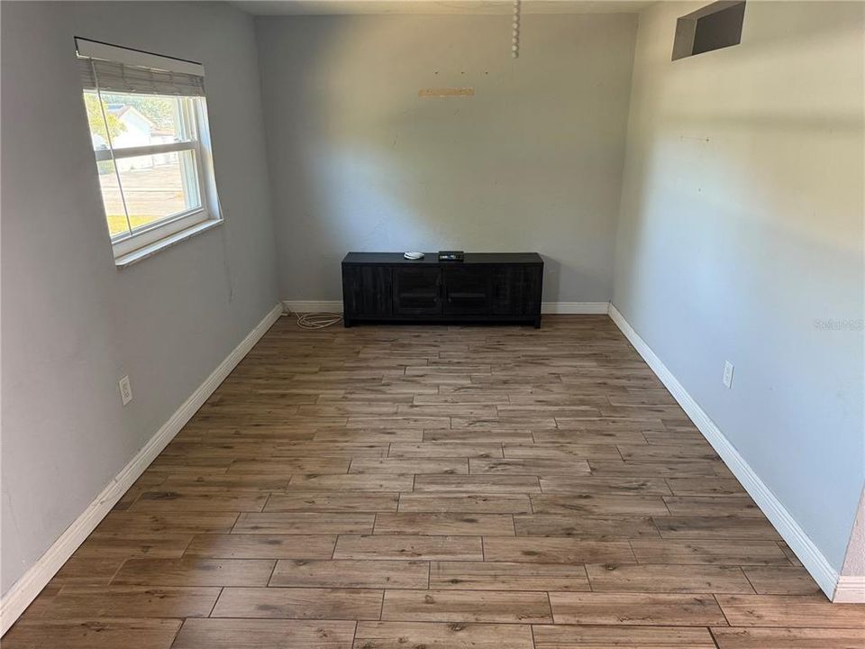 For Rent: $1,695 (1 beds, 1 baths, 450 Square Feet)