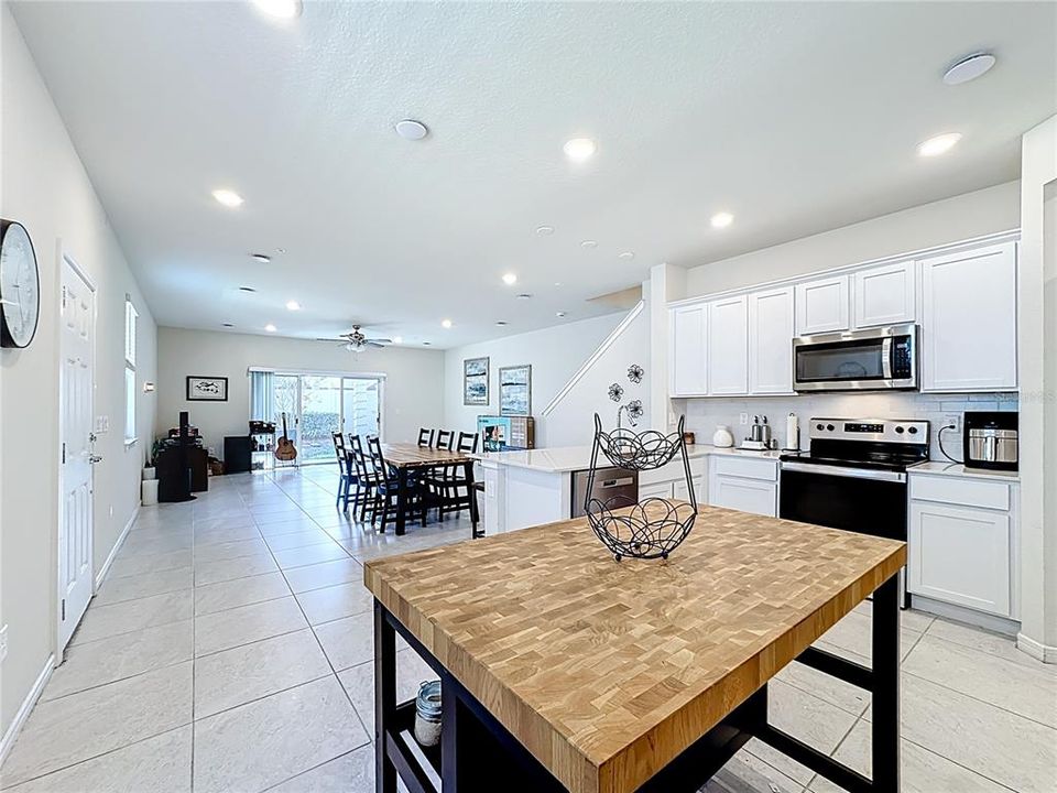 For Sale: $449,900 (3 beds, 2 baths, 1782 Square Feet)