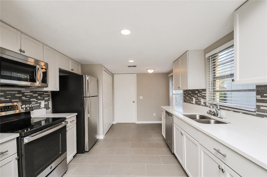 В аренду: $2,160 (4 спален, 2 ванн, 1496 Квадратных фут)