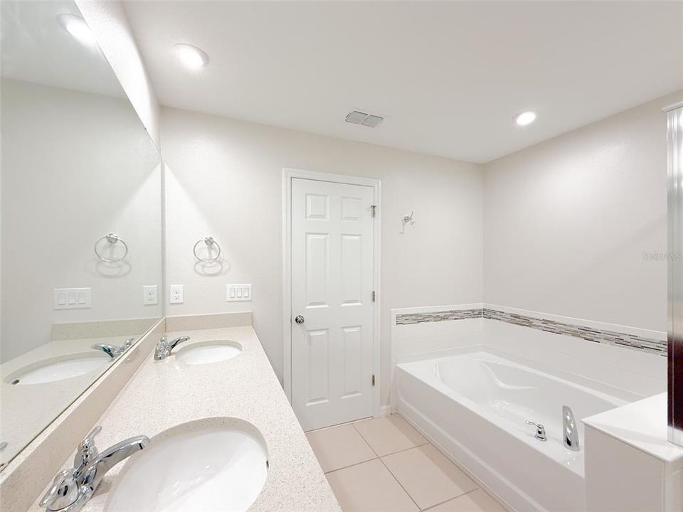 出租: $2,400 (3 贝兹, 2 浴室, 1603 平方英尺)