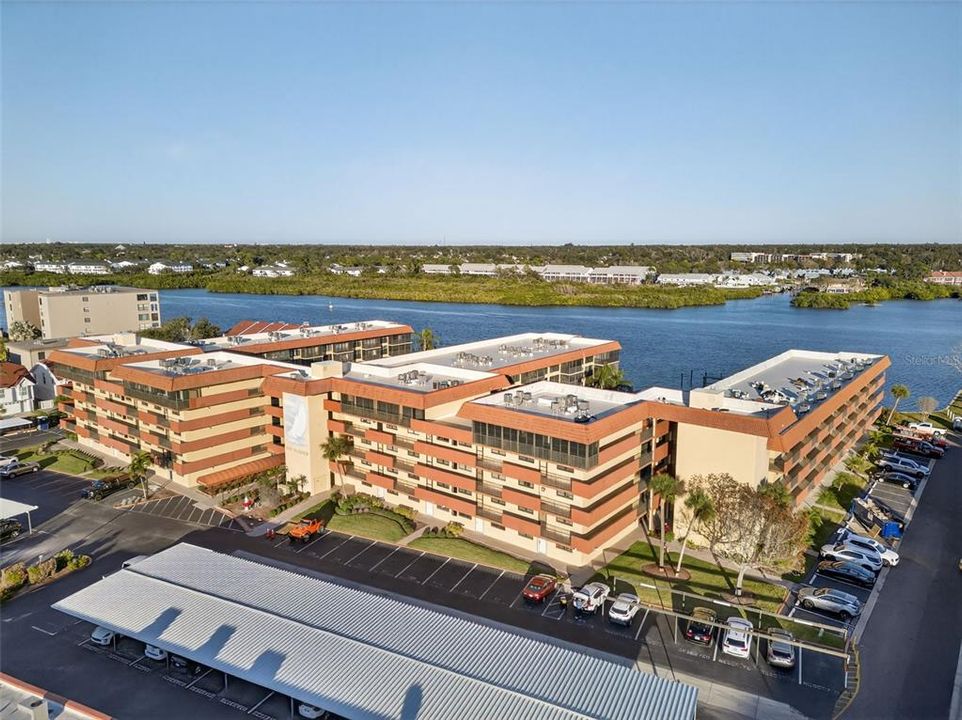 En Venta: $479,000 (2 camas, 2 baños, 935 Pies cuadrados)