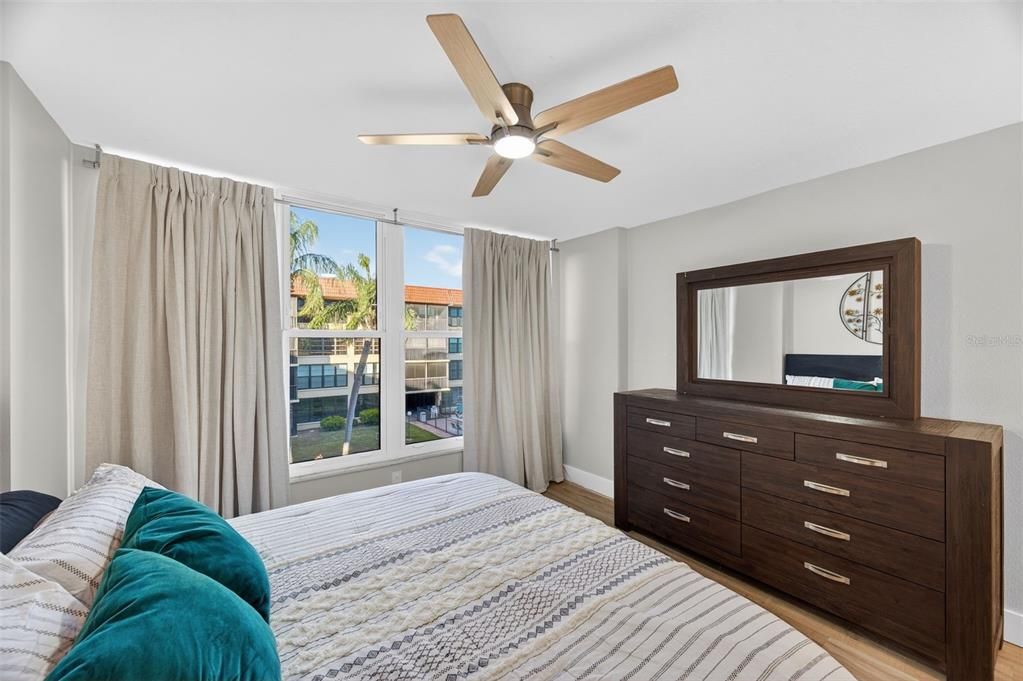 En Venta: $479,000 (2 camas, 2 baños, 935 Pies cuadrados)