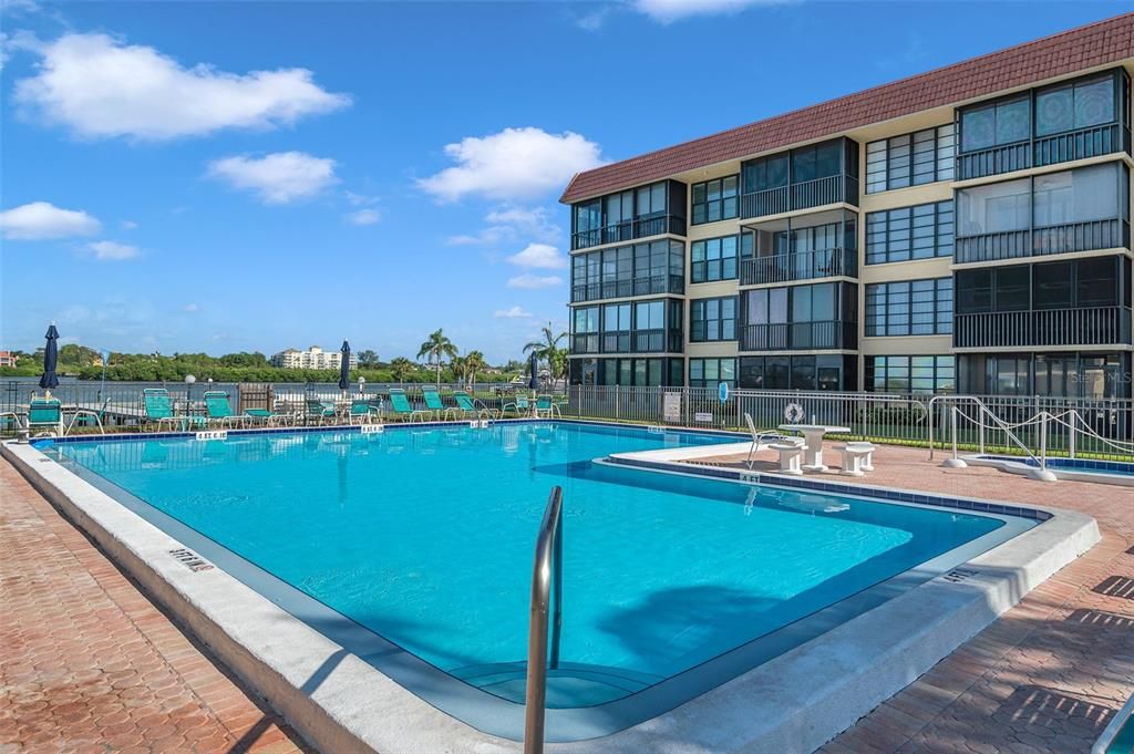 En Venta: $479,000 (2 camas, 2 baños, 935 Pies cuadrados)