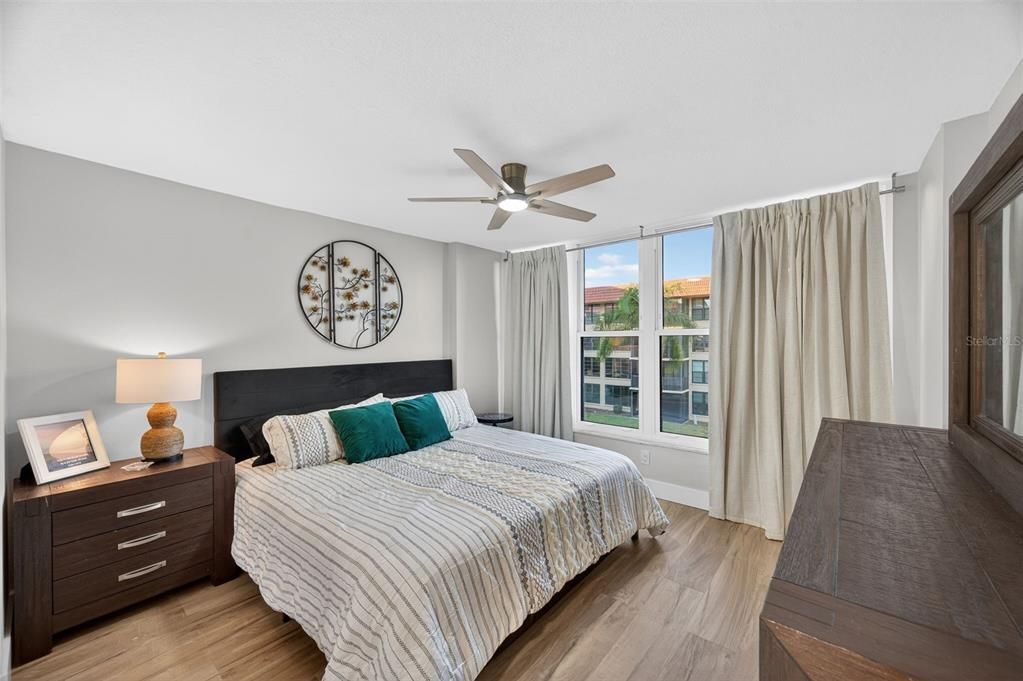 En Venta: $479,000 (2 camas, 2 baños, 935 Pies cuadrados)