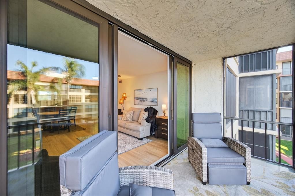 En Venta: $479,000 (2 camas, 2 baños, 935 Pies cuadrados)