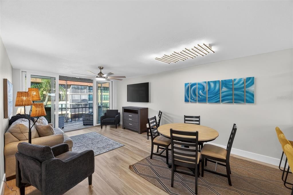 En Venta: $479,000 (2 camas, 2 baños, 935 Pies cuadrados)