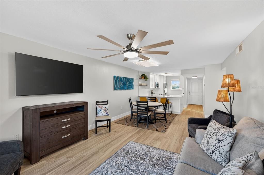 En Venta: $479,000 (2 camas, 2 baños, 935 Pies cuadrados)