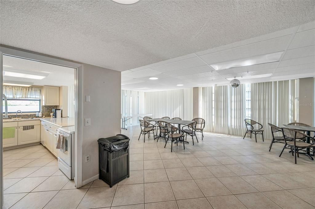 En Venta: $479,000 (2 camas, 2 baños, 935 Pies cuadrados)