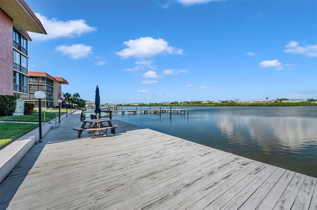 En Venta: $479,000 (2 camas, 2 baños, 935 Pies cuadrados)