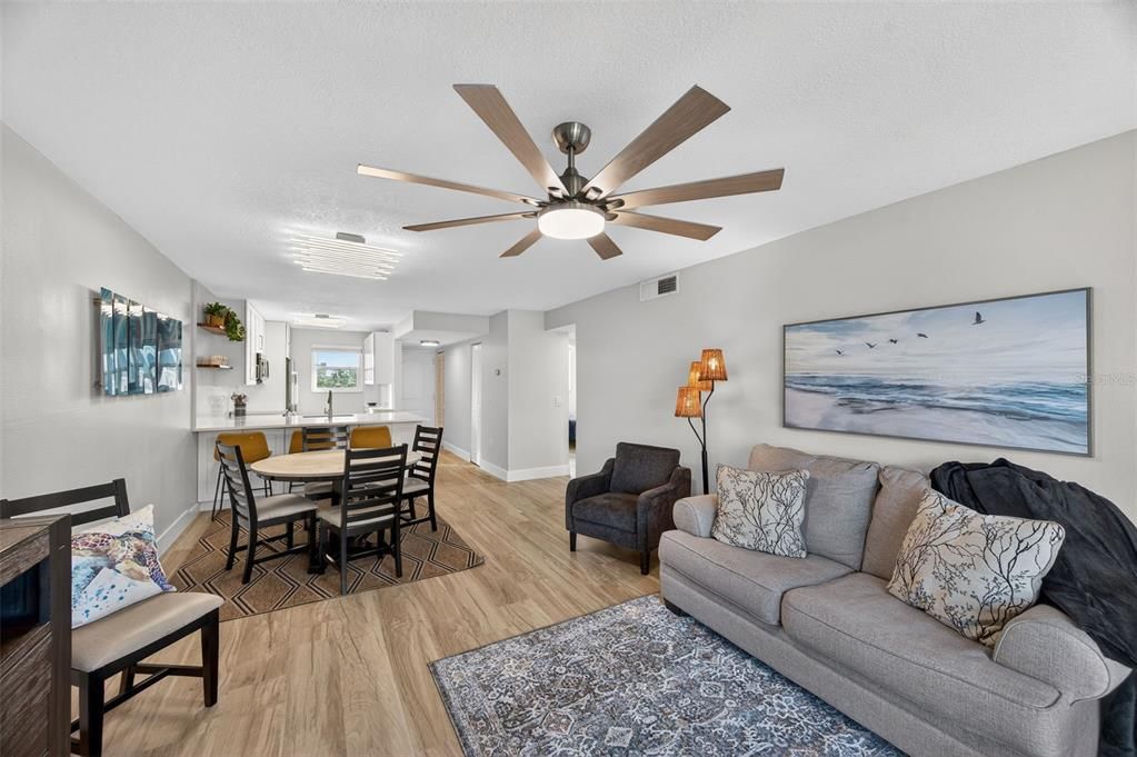 En Venta: $479,000 (2 camas, 2 baños, 935 Pies cuadrados)