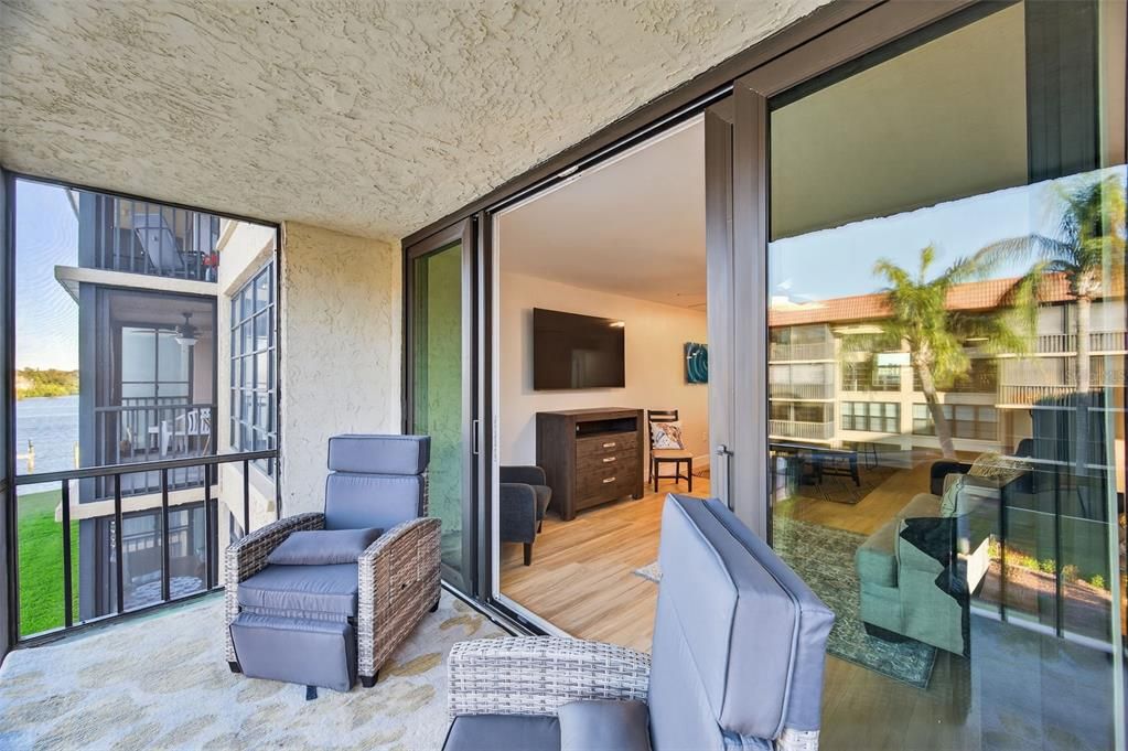 En Venta: $479,000 (2 camas, 2 baños, 935 Pies cuadrados)