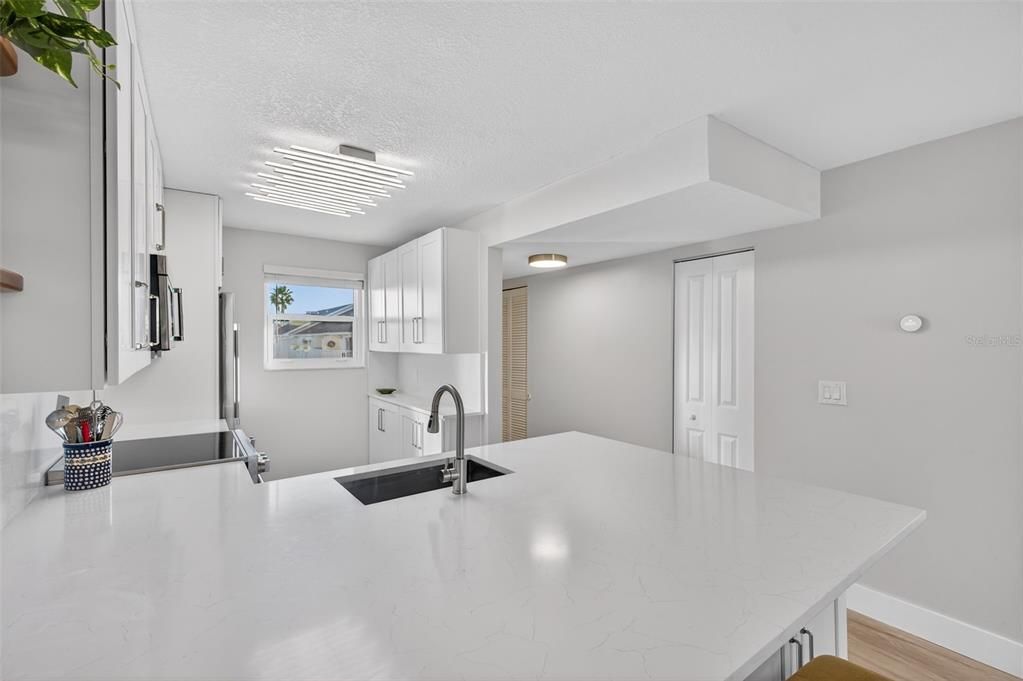 En Venta: $479,000 (2 camas, 2 baños, 935 Pies cuadrados)